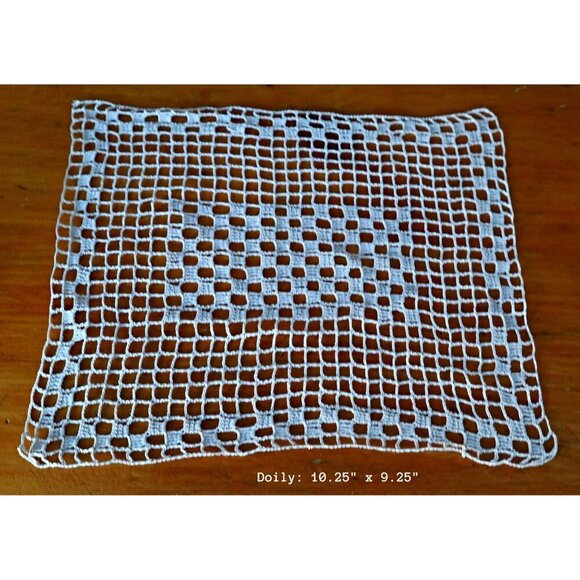 Doily Crocheted Runner Doily Vintage Ecru Runners and a Doily Long  T6 - Picture 4 of 5